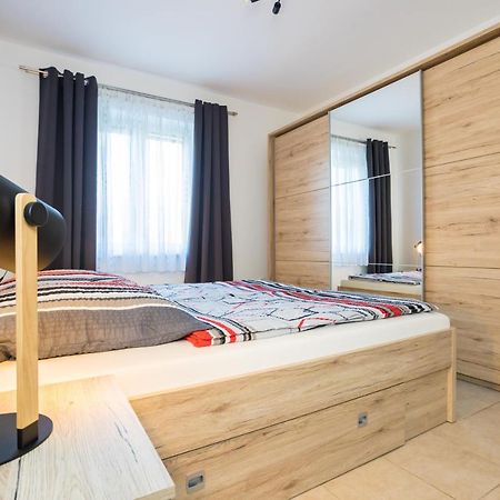 Apartments Sara Milohnici エクステリア 写真