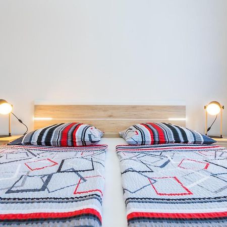 Apartments Sara Milohnici エクステリア 写真