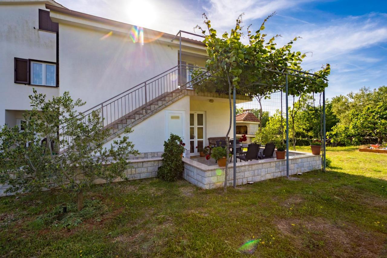 Apartments Sara Milohnici エクステリア 写真