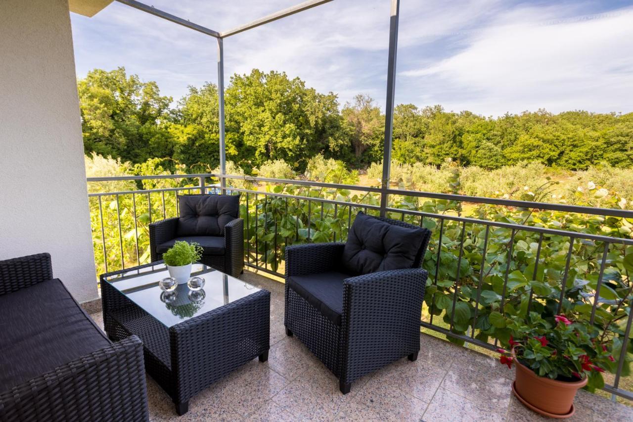 Apartments Sara Milohnici エクステリア 写真