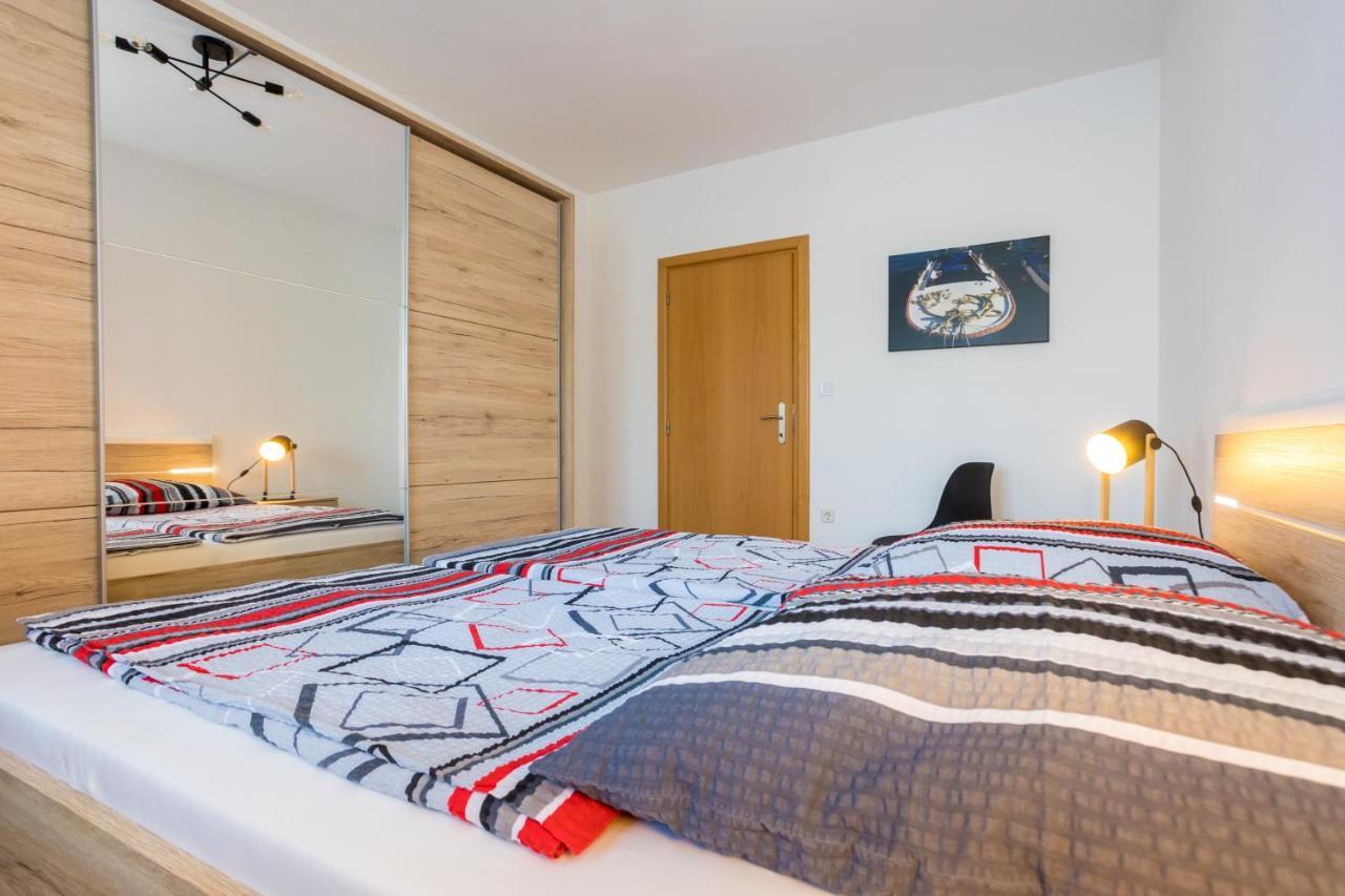 Apartments Sara Milohnici エクステリア 写真