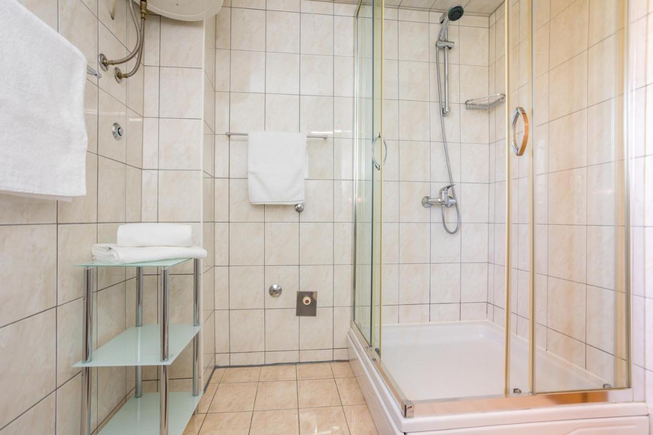 Apartments Sara Milohnici エクステリア 写真