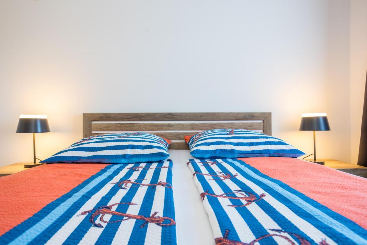 Apartments Sara Milohnici エクステリア 写真