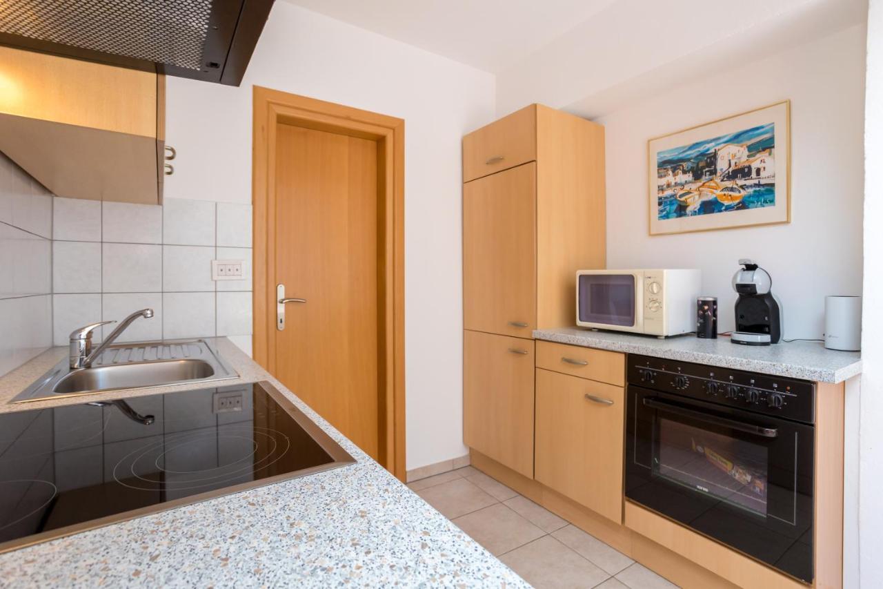 Apartments Sara Milohnici エクステリア 写真