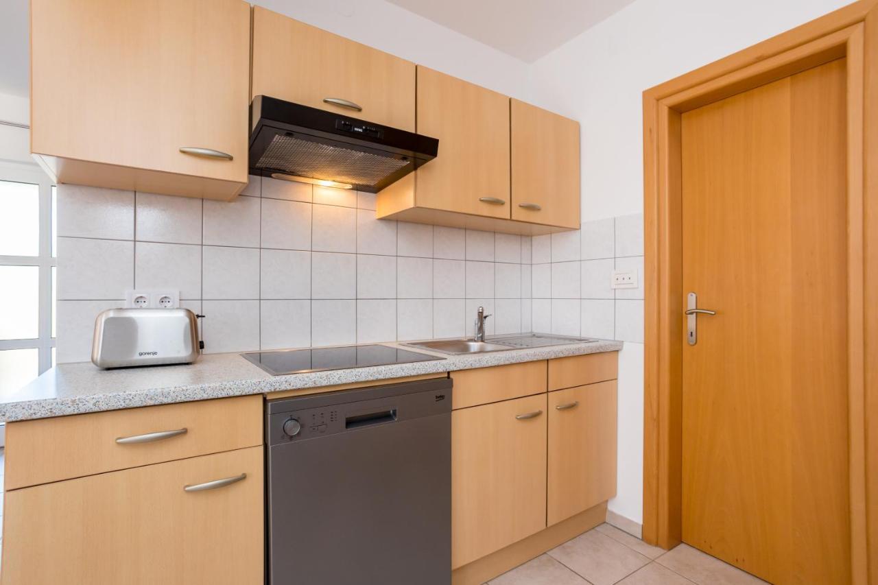 Apartments Sara Milohnici エクステリア 写真
