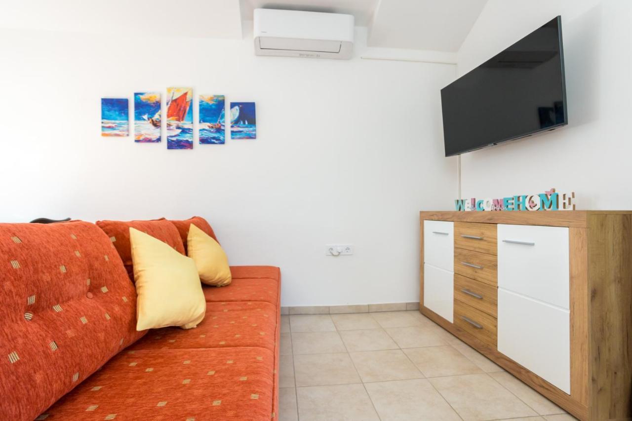 Apartments Sara Milohnici エクステリア 写真