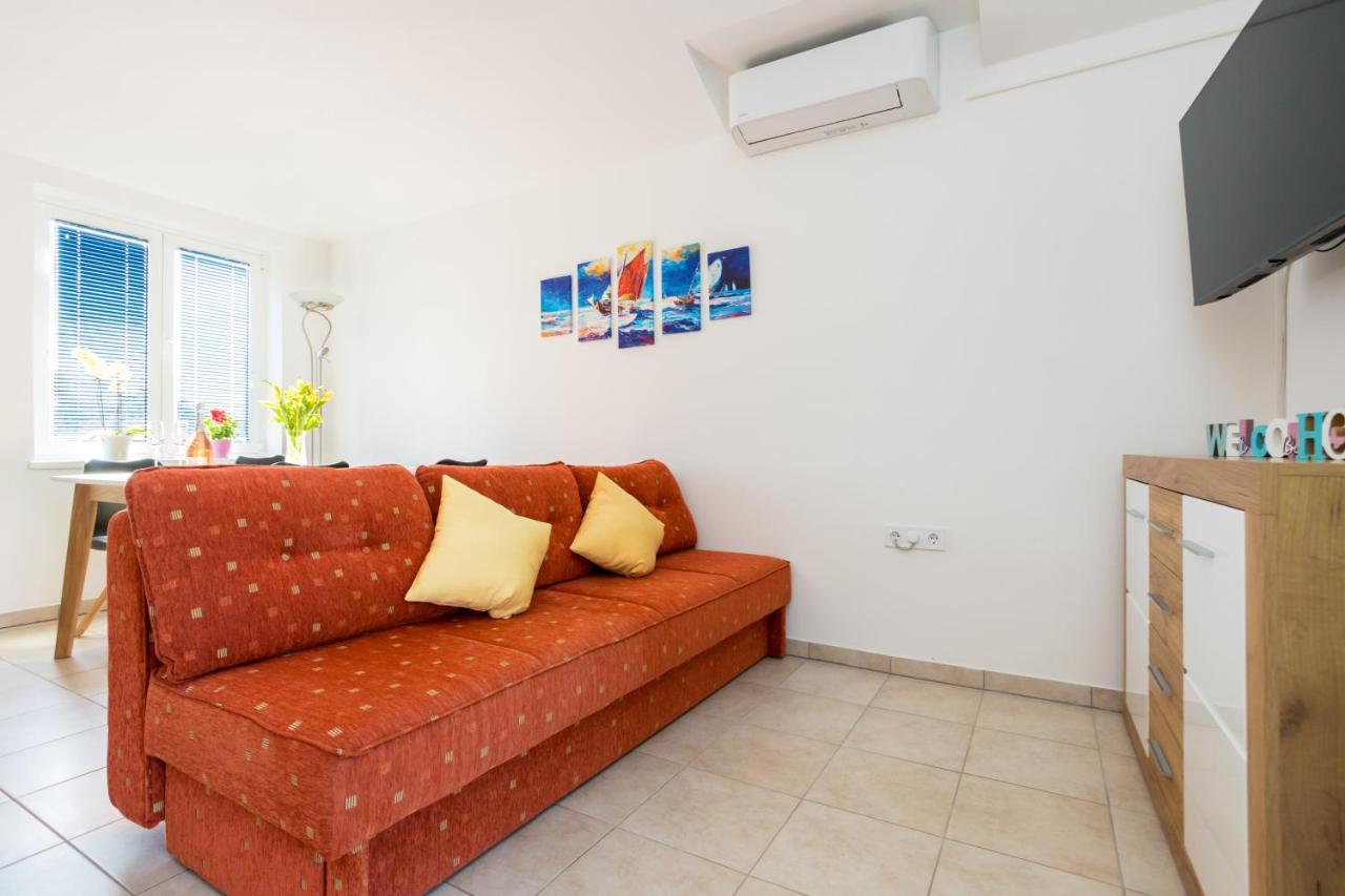 Apartments Sara Milohnici エクステリア 写真
