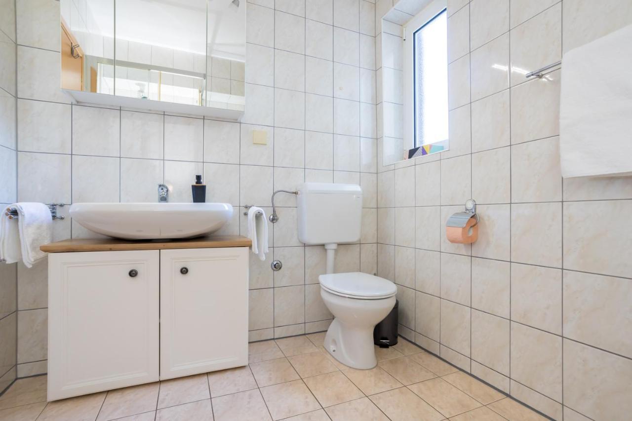 Apartments Sara Milohnici エクステリア 写真