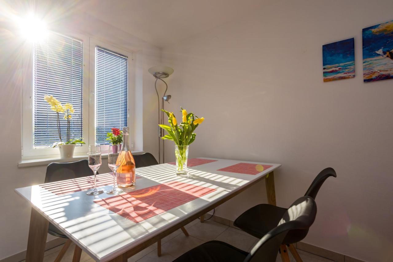 Apartments Sara Milohnici エクステリア 写真