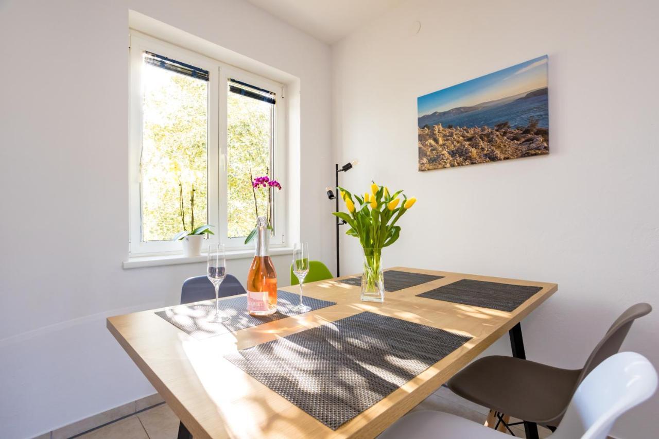 Apartments Sara Milohnici エクステリア 写真