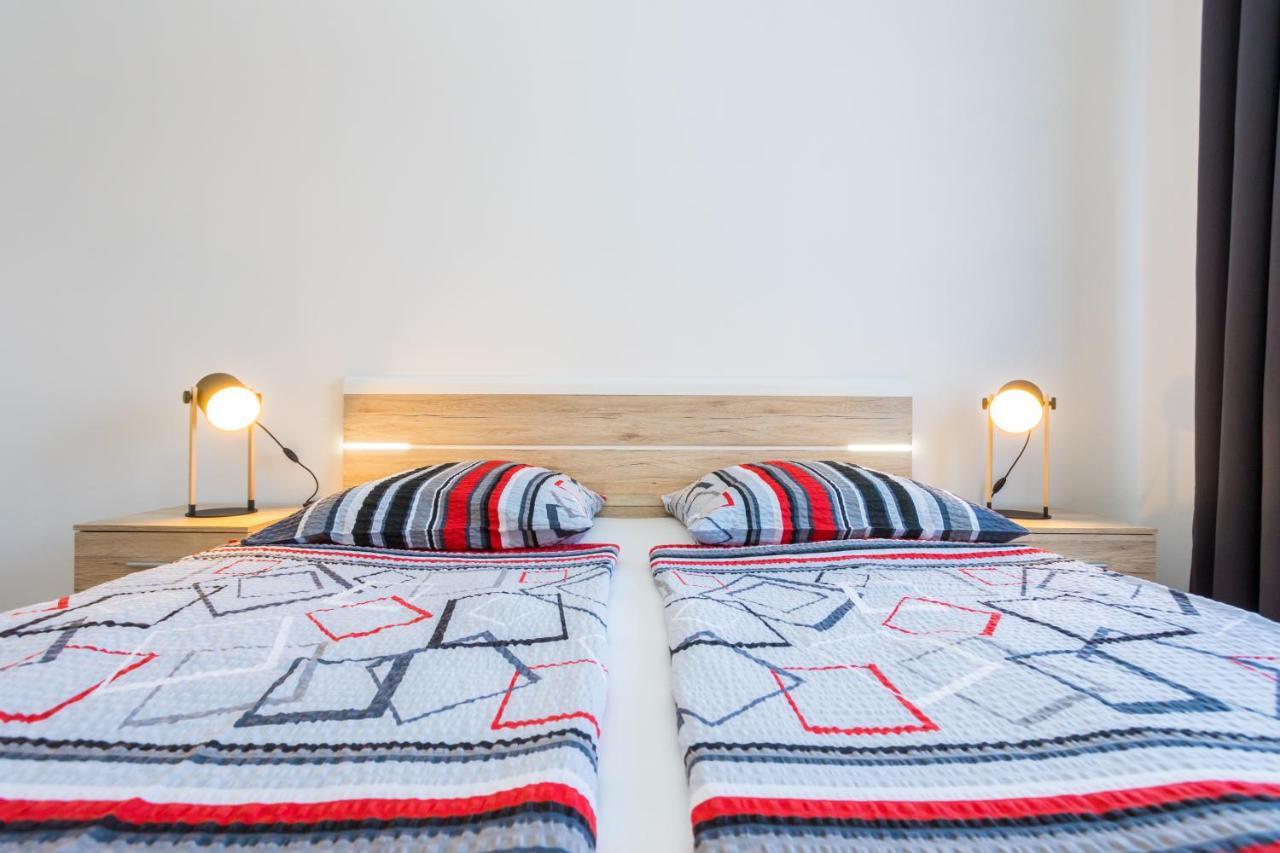 Apartments Sara Milohnici エクステリア 写真