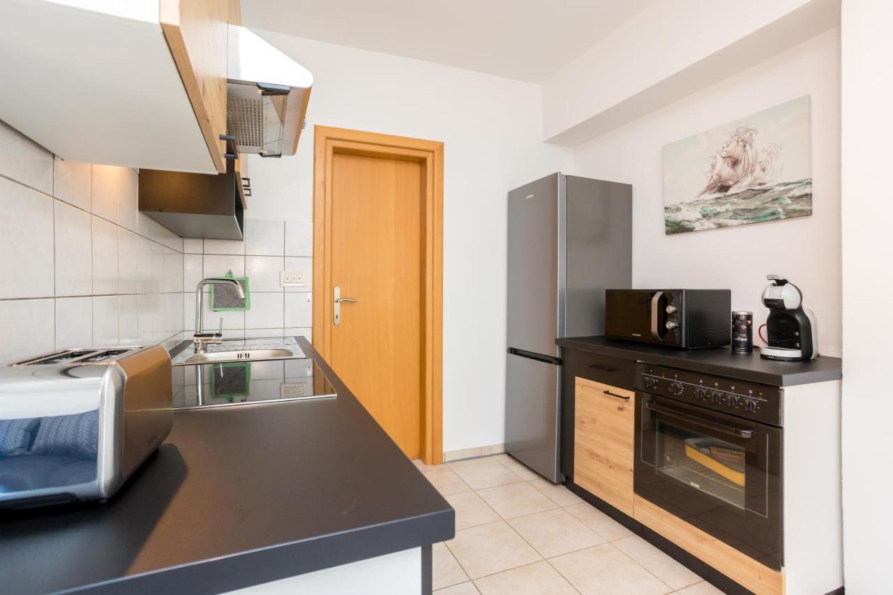 Apartments Sara Milohnici エクステリア 写真