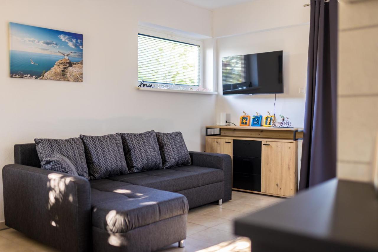 Apartments Sara Milohnici エクステリア 写真