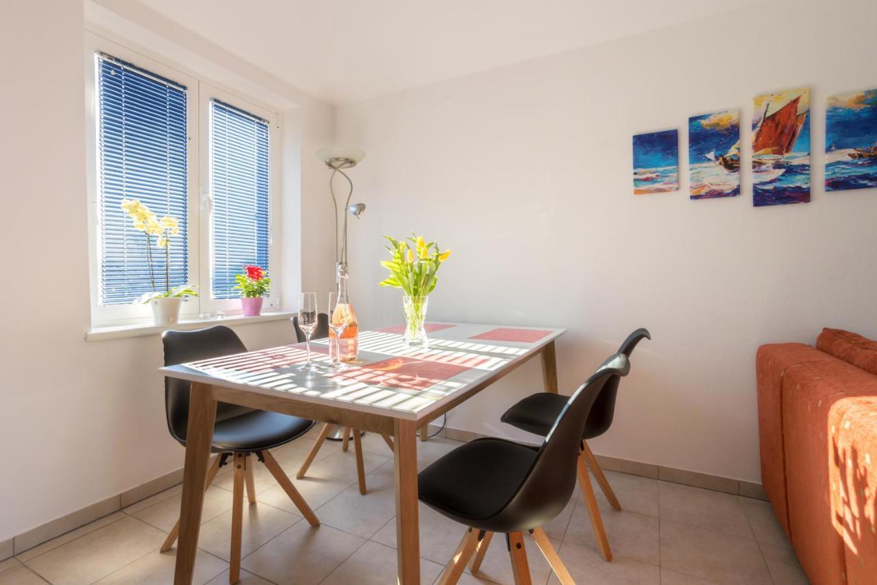 Apartments Sara Milohnici エクステリア 写真