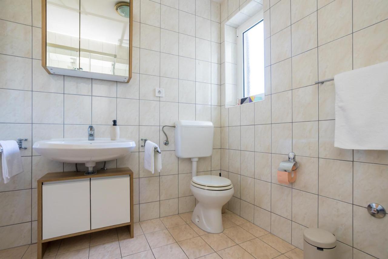 Apartments Sara Milohnici エクステリア 写真